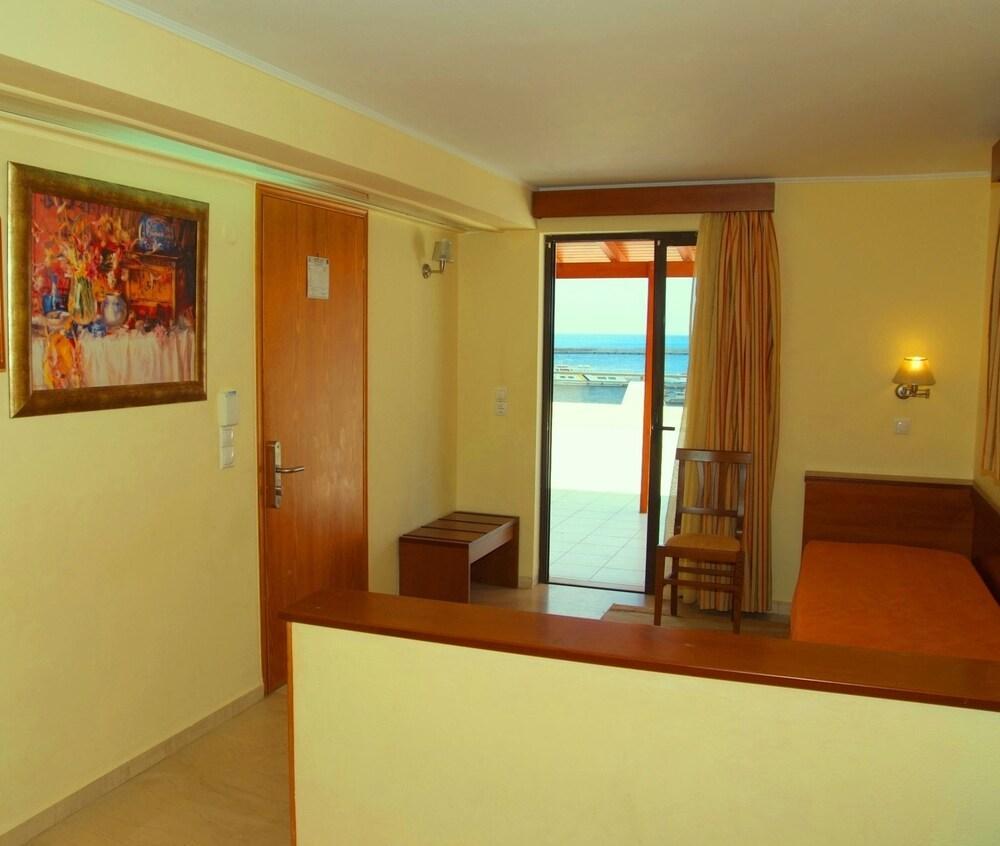 Elysee Hotel Sitia  Exterior photo